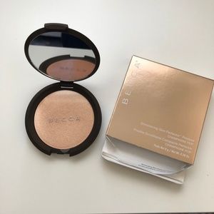 Becca Champagne Pop Highlighter (NWT)